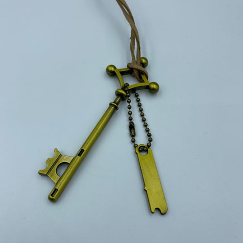 قلادة مفتاح إيرين كبير