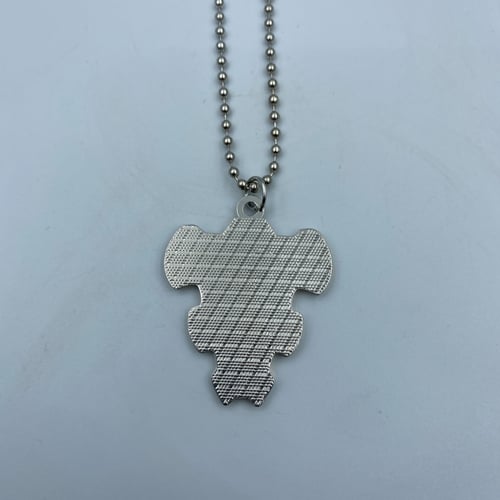 قلادة شعار فرسان الثيران السوداء