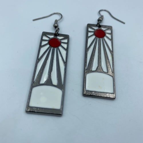 اقراط معدنية لشخصية تانجيرو