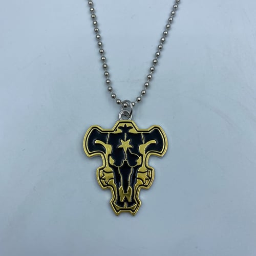 قلادة شعار فرسان الثيران السوداء