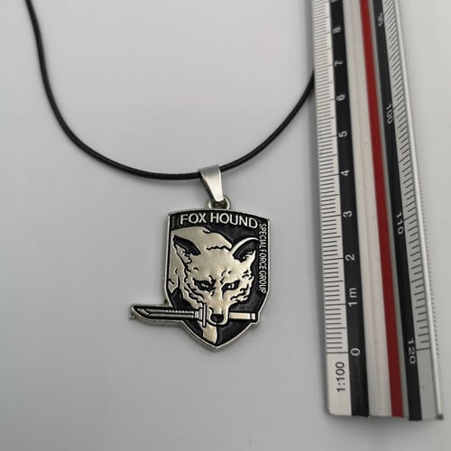قلادة شعار فوكس هاوند