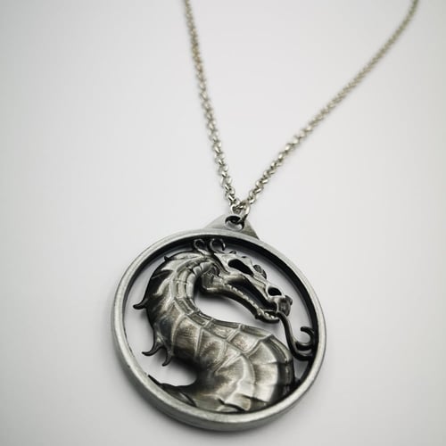 قلادة شعار لعبة مورتال كومبات