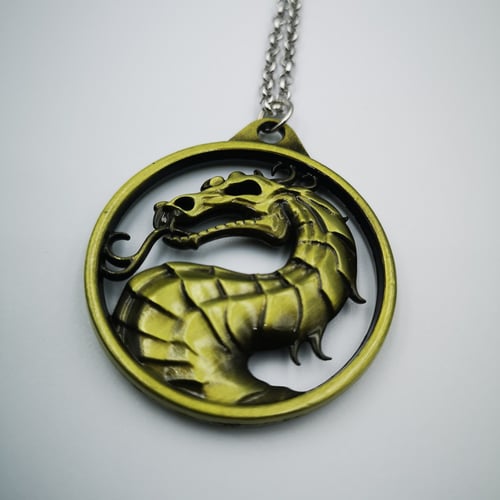 قلادة مورتال كومبات ذهبي قاتم