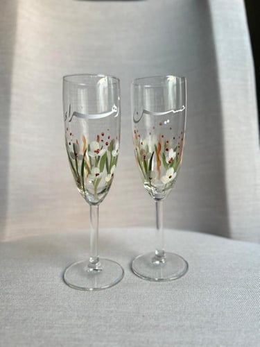 كأسان زجاج برسم خاص