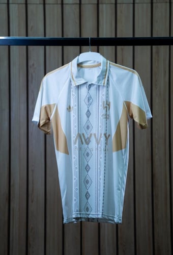 تيشرت الهلال بتصميم أنيق