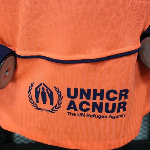 طقم برشلونة الثالث 2025-2026 كم طويل