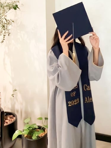 عبايات تخرج رصاصي وشاح وقبعه كحلي