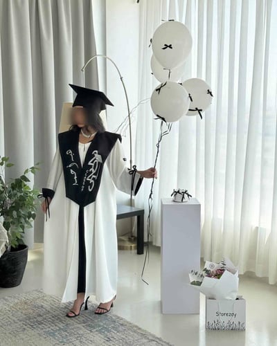 طقم عباية تخرج 2026 اوف وايت مع اسود