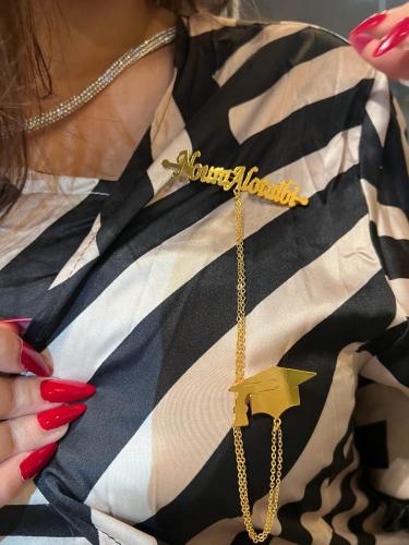 برش قبعه التخرج بلاسم