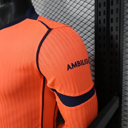 طقم برشلونة الثالث 2025-2026 كم طويل