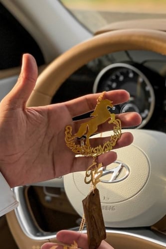 تعليقه الخيل وكسره العود كتابه حسب طلبك