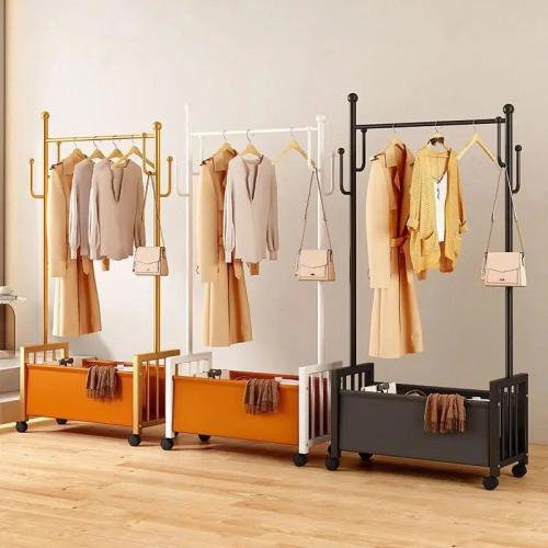 استاند تعليق الملابس مع سلة جلد