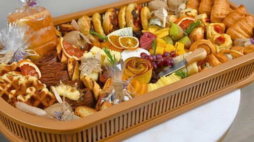 سلة فطور العيد الفرنسية