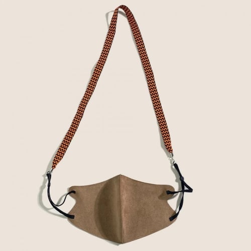 تعليقه الحبل للنظارات والكمام