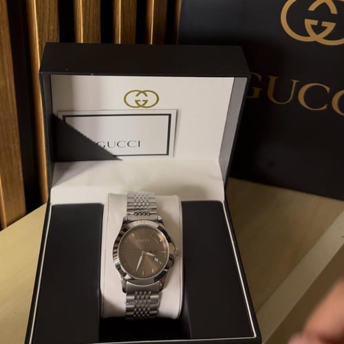 ساعة قوتشي - بني