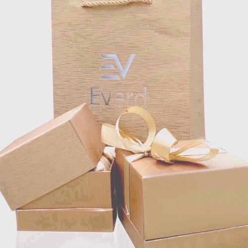 ساعة رجالية بسير من البولي كاربون باللون الأسود