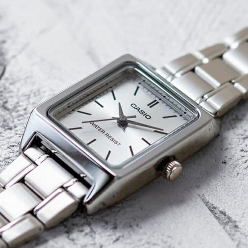 ساعة كاسيو نسائية بني - جلد