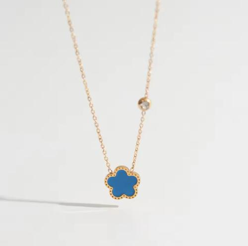 عقد فان كلي ازرق