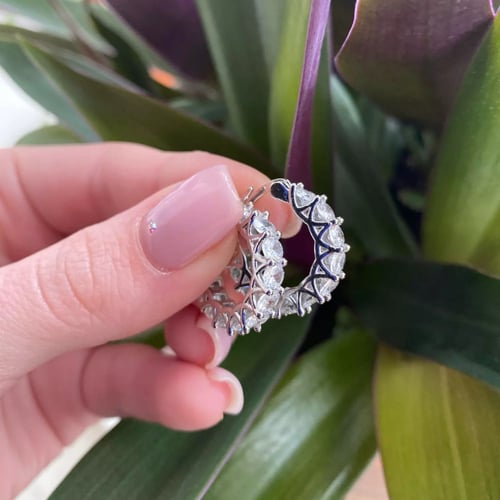 أقراط أنيقة من الزركون