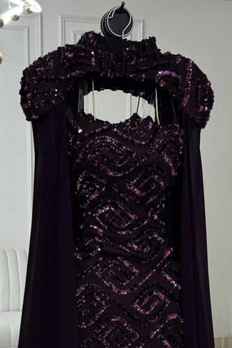 فستان سهرة بقصة ياقه عاليه لون ليلكي