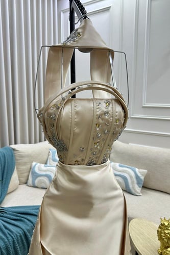 فستان سهره توب مزين بالخرز لون ذهبي فاتح لامع