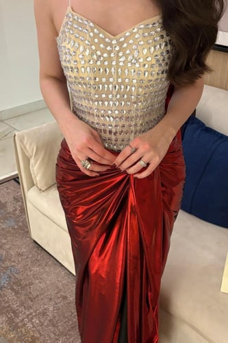 فستان سهرة أنيق بلون احمر و بيج