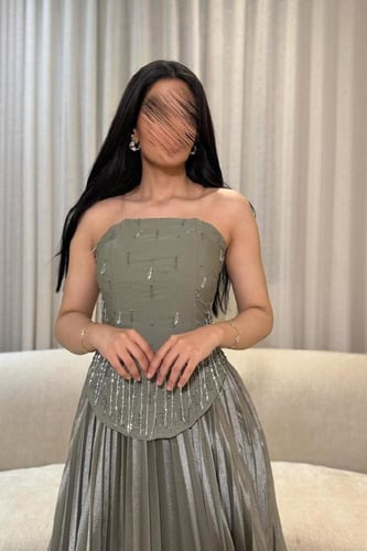 فستان سهره توب مزين بخرز و ورود بارزة لون زيتوني