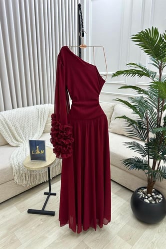 فستان سهره بقصة طرزان بكم واحد لون أحمر داكن