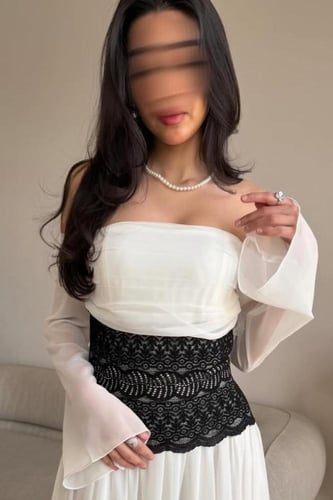 فستان ناعم اوف شولدر لون ابيض