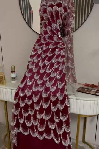 فستان سهرة آوف شولدر بعدة الوان عودي و وردي وكحلي