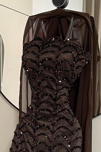 فستان سهرة أوف شولدر مشغول لون بني