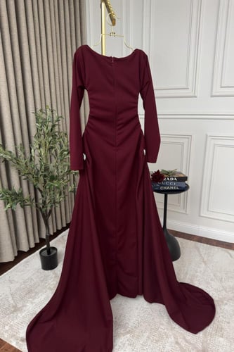 فستان ناعم باكمام طويله بلونين احمر داكن وازرق داك...