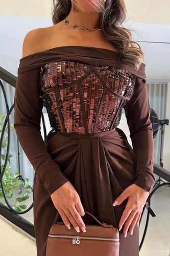 فستان سهره ناعم بأكمام طويله لون بني