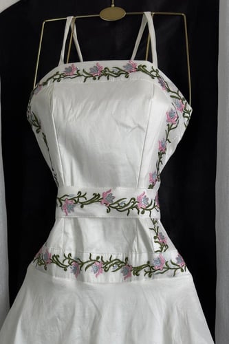 فستان ناعم آنيق لون ابيض