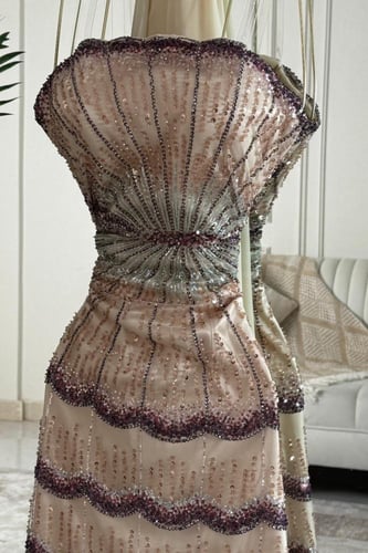 فستان سهرة توب مشغول ملون