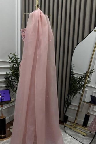 فستان سهرة أوف شولدر مشغول لون وردي