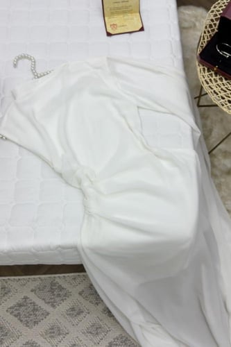 فستان سهره ناعم لون أبيض