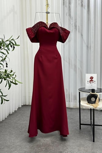 فستان سهرة أوف شولدر مزين بالخرز لون برغندي