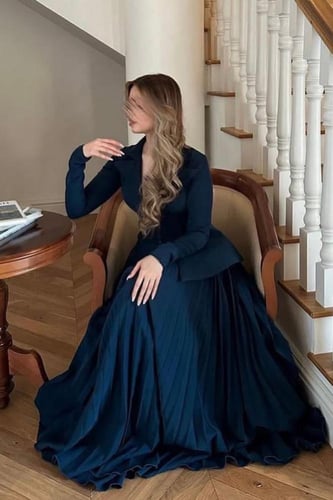 فستان رسمي بأكمام طويلة لون كحلي