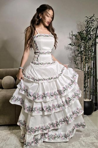 فستان ناعم طبقات لون ابيض