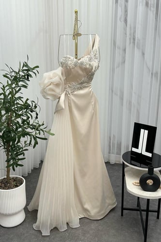 فستان سهره بتصميم أنيق لون أوف وايت