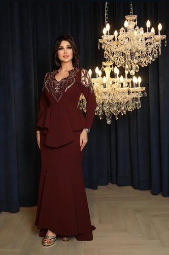 فستان سهره أنيق بأكمام طويلة لون برغندي