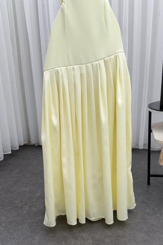 فستان سهره توب بشال خارجي لون أصفر فاتح