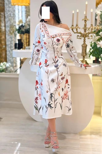 فستان ناعم باكمام لون ابيض مزخرف