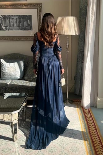 فستان سهره بأكمام طويلة مزينة بالخرز لون كحلي
