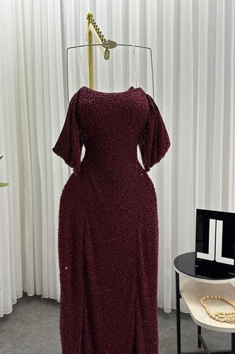 فستان سهره أوف شولدر مزين بالخرز لون خمري