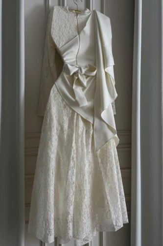 فستان ناعم اوف شولدر لون ابيض