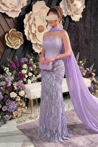 فستان سهرة فاخر مع وشاح موف