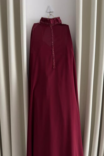 فستان سهره توب بشال خارجي بالخرز بالون العنابي