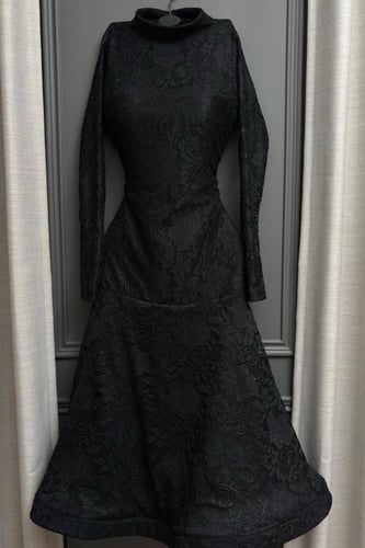 فستان أوف شولدر بلونين عودي و اسود